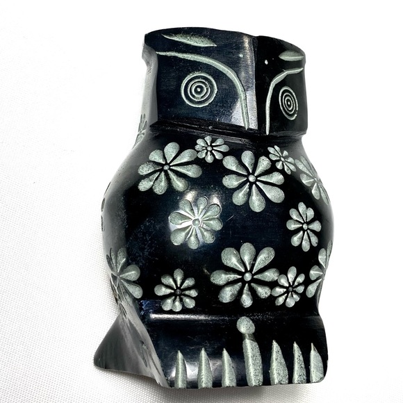 Figurine OWL Carved Black 4" Soapstone Owl Flower Design made in India - Picture 7 of 8